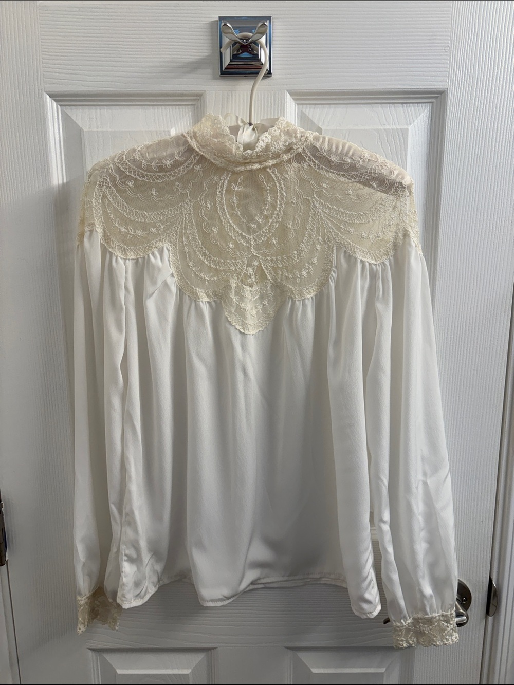 Elegant Vintage Helene St. Marie Women's Ivory Lace Yoke Long-Sleeve Blouse - 8